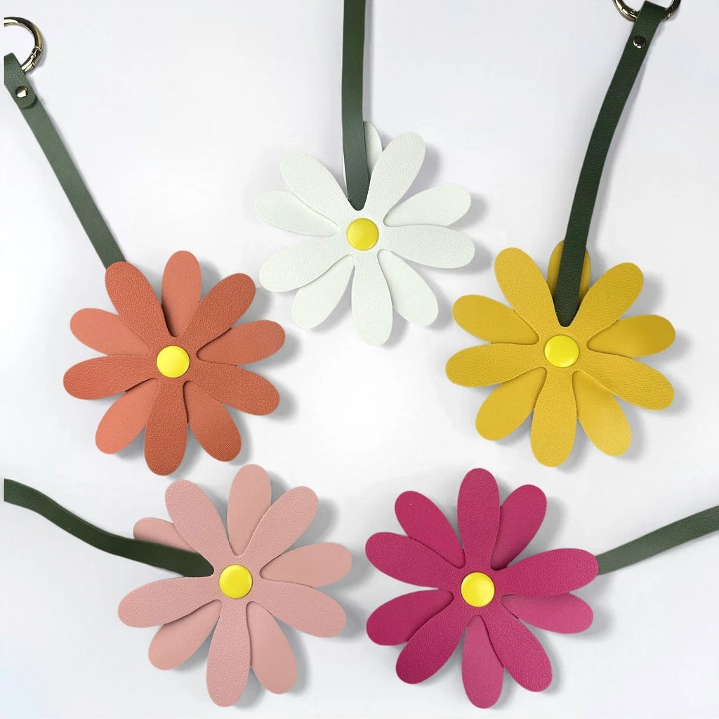The Oversized Daisy Bag Charm